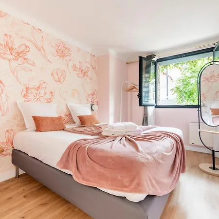 Apartment Oikos- Paris 20 Mn ,lit King Size , Terrasse , Free Parking